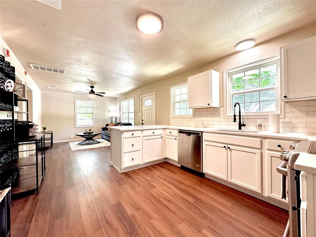 1205 N Bradley