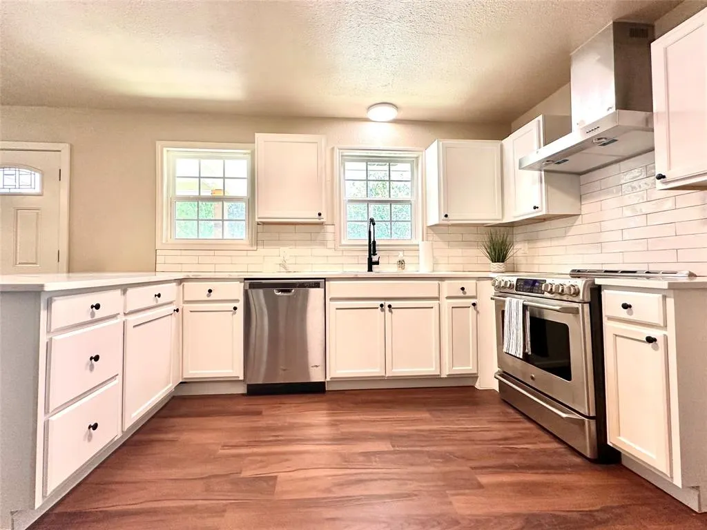 1205 N Bradley