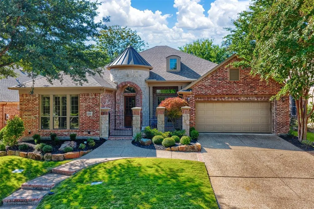 6605 Oak Hollow Lane