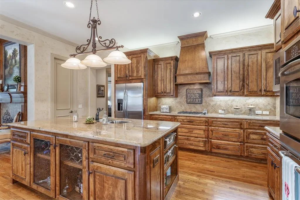 6605 Oak Hollow Lane