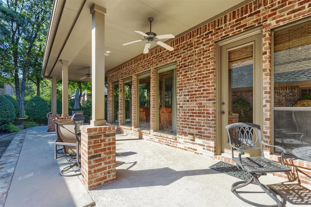 6605 Oak Hollow Lane