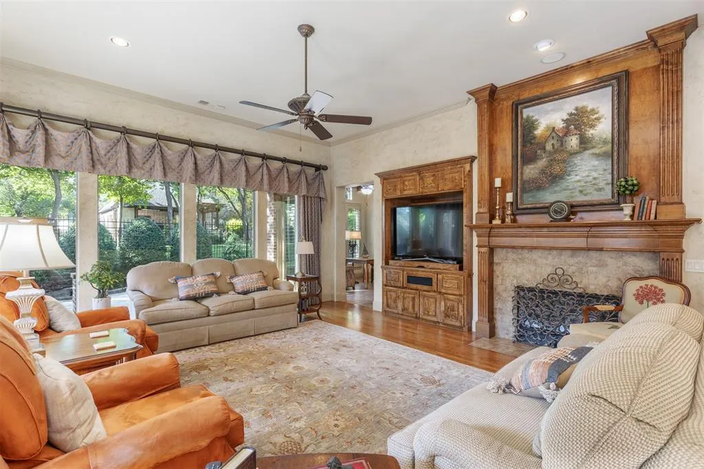 6605 Oak Hollow Lane
