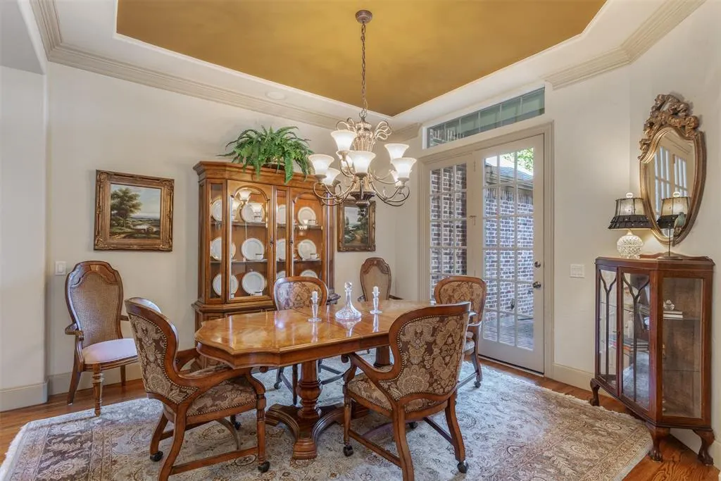 6605 Oak Hollow Lane