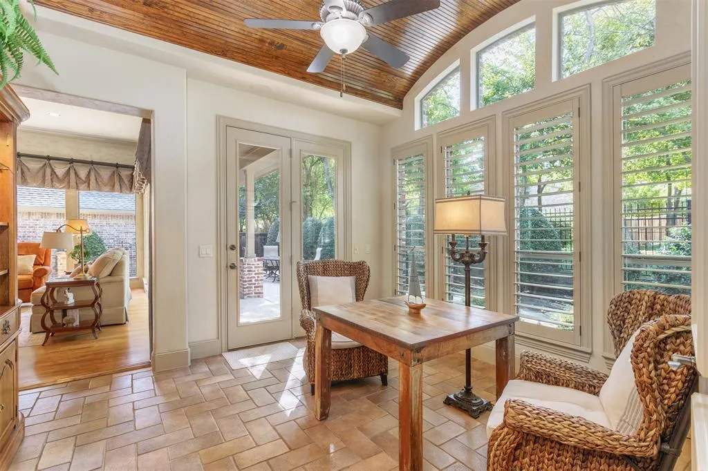 6605 Oak Hollow Lane