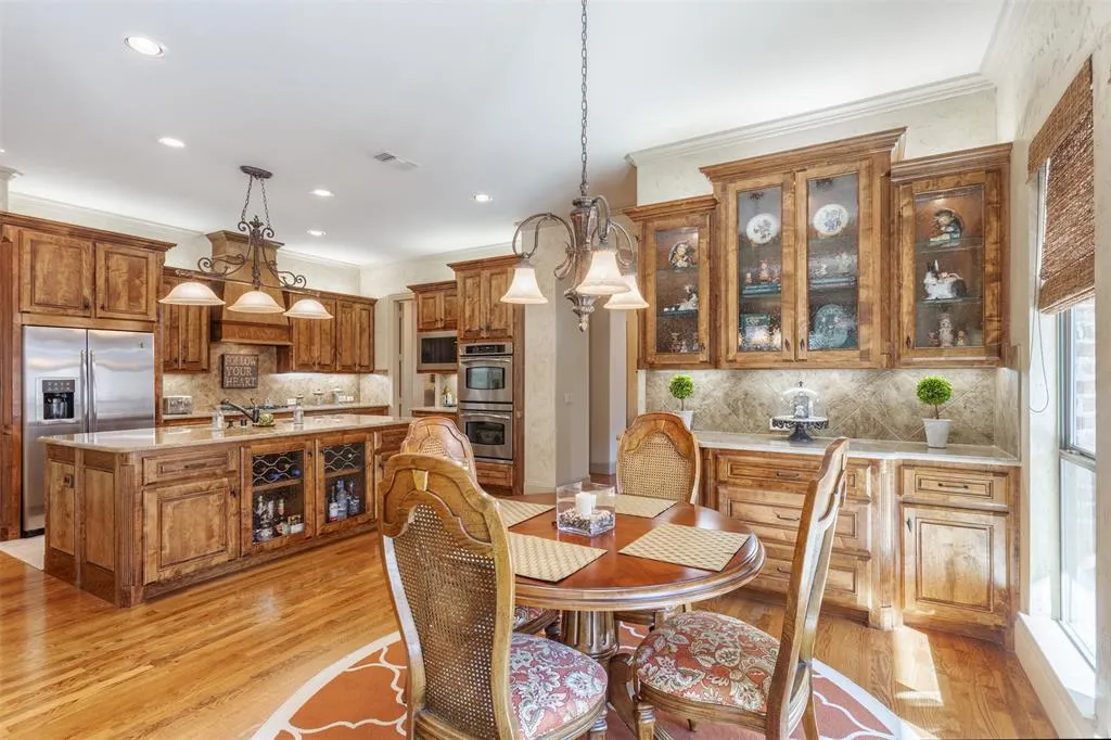 6605 Oak Hollow Lane