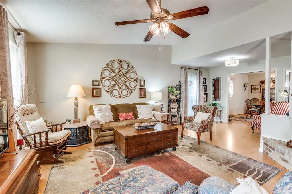 7430 Cloverglen Drive