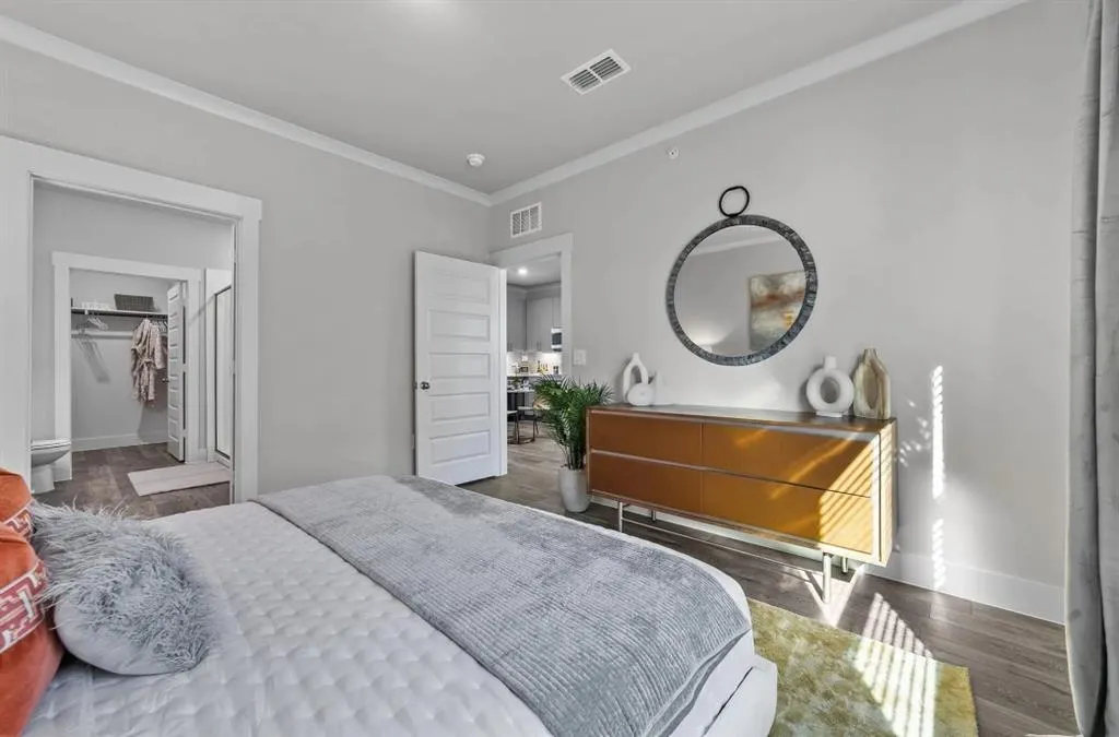 7054 Lucky Lane