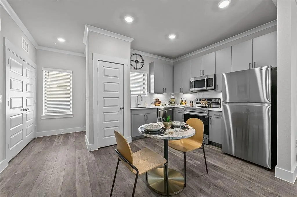 7054 Lucky Lane