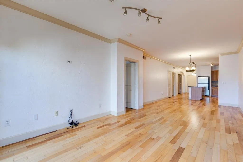 3818 Holland Avenue, #305