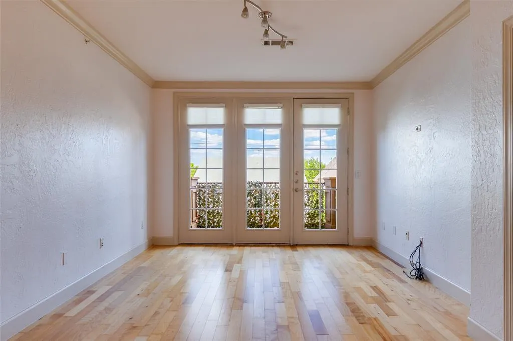 3818 Holland Avenue, #305