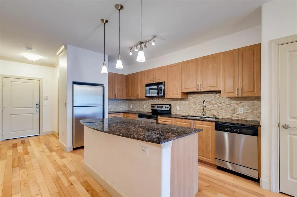 3818 Holland Avenue, #305