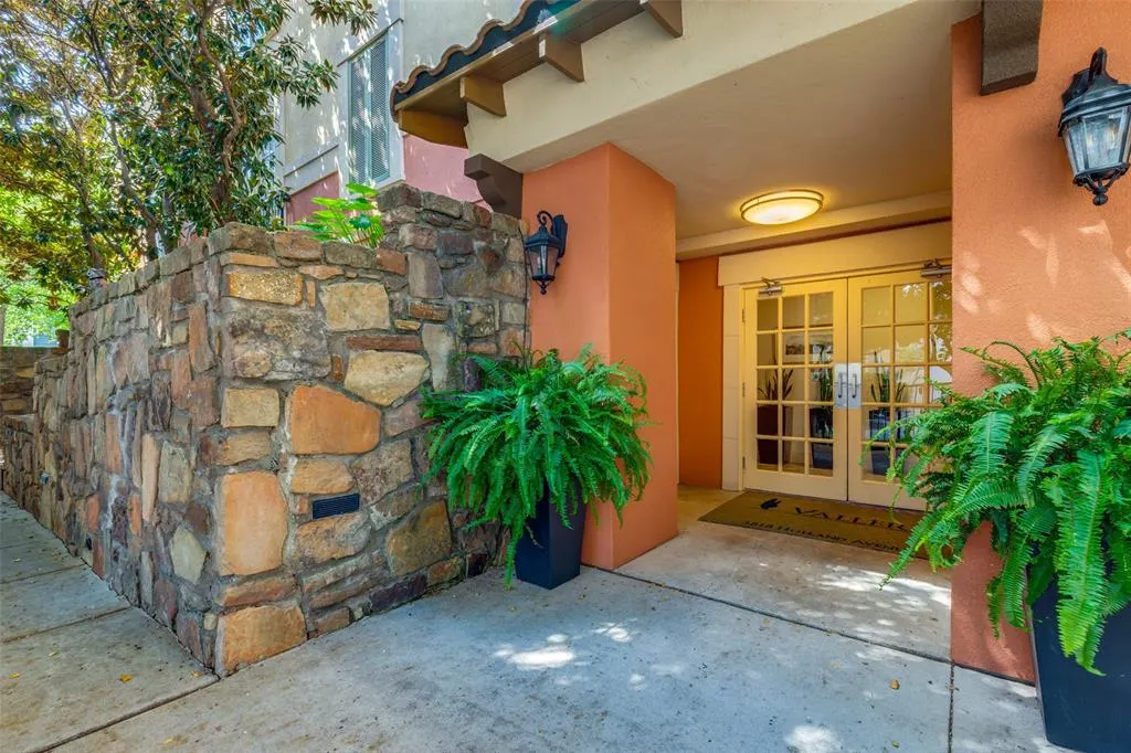 3818 Holland Avenue, #305