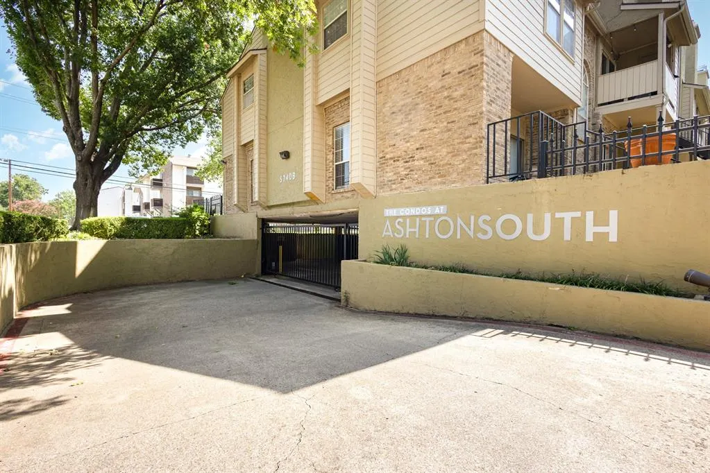 5740 Martel Avenue, #B3
