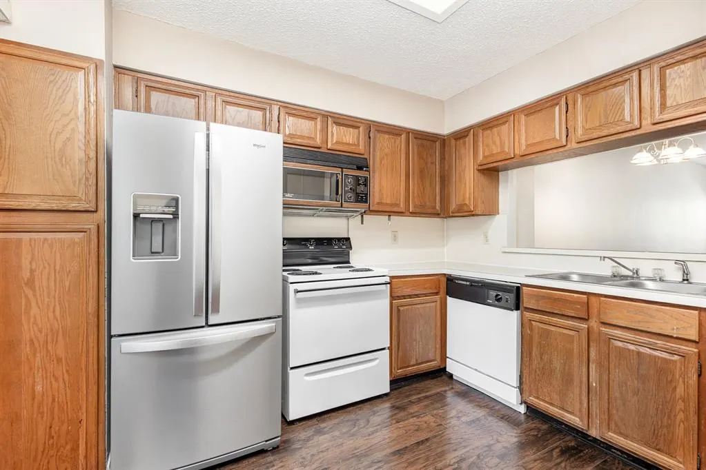 5740 Martel Avenue, #B3