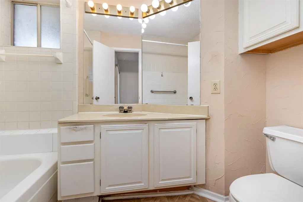 5740 Martel Avenue, #B3