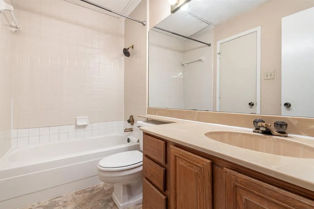 5740 Martel Avenue, #B3