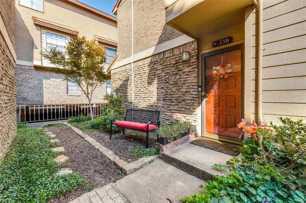 5200 Martel Avenue, #23B