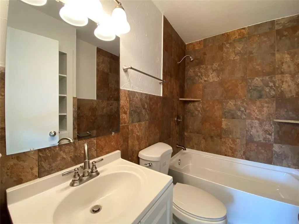 6510 Cinnamon Oaks Drive