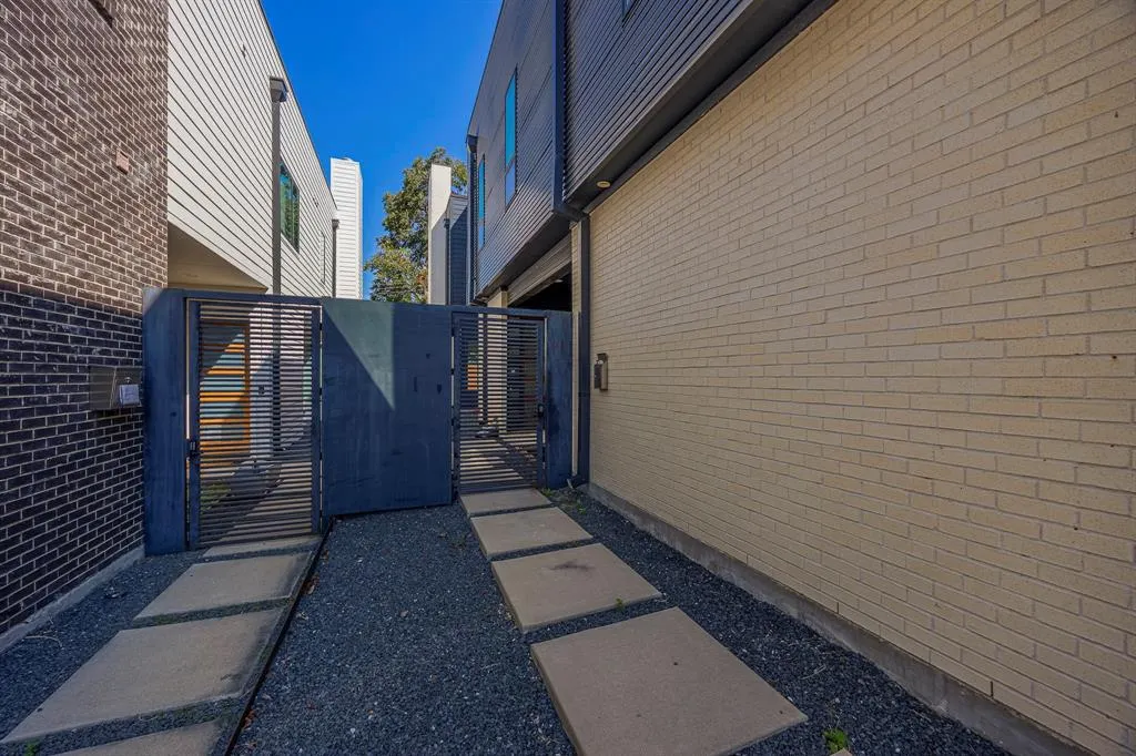 5433 Melrose Avenue