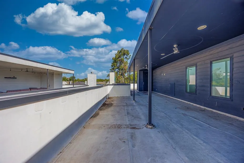 5433 Melrose Avenue