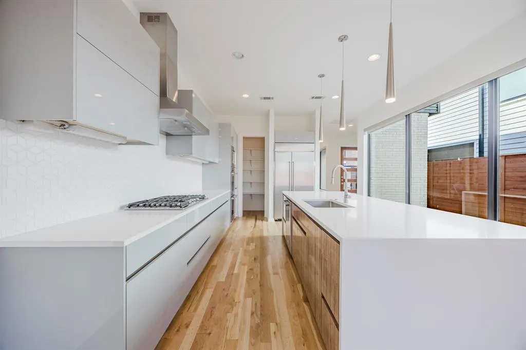 5433 Melrose Avenue