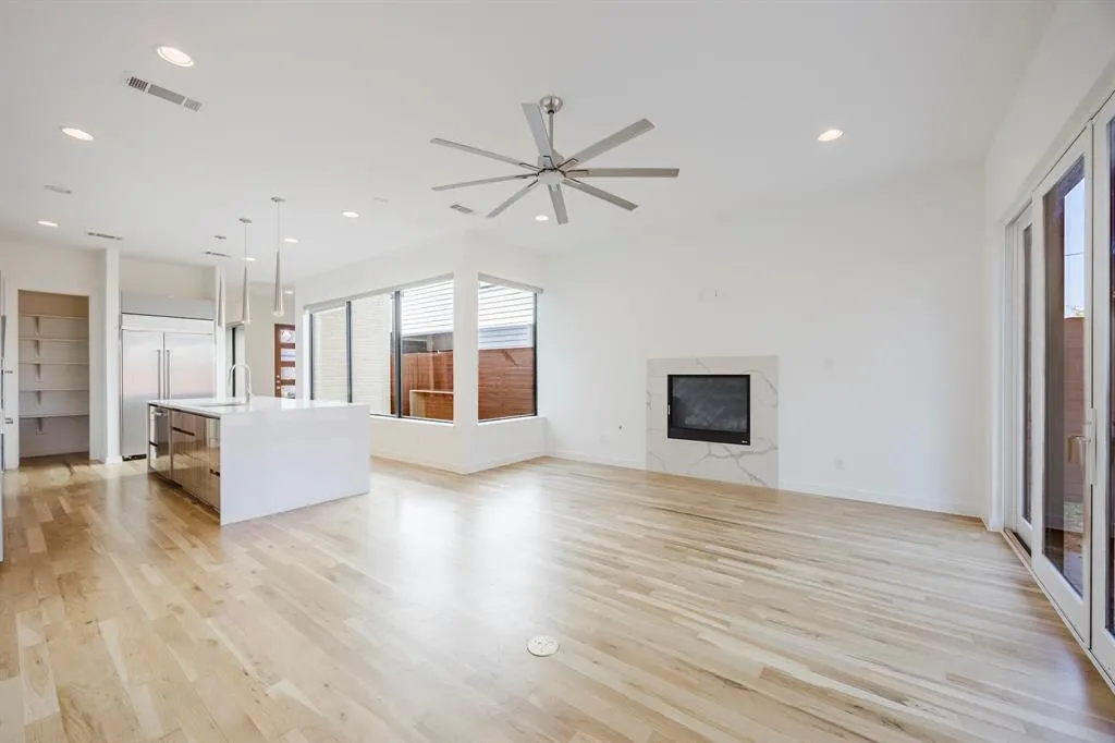 5433 Melrose Avenue