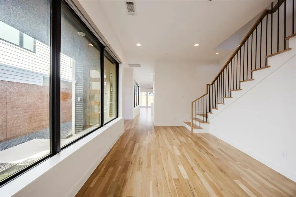 5433 Melrose Avenue