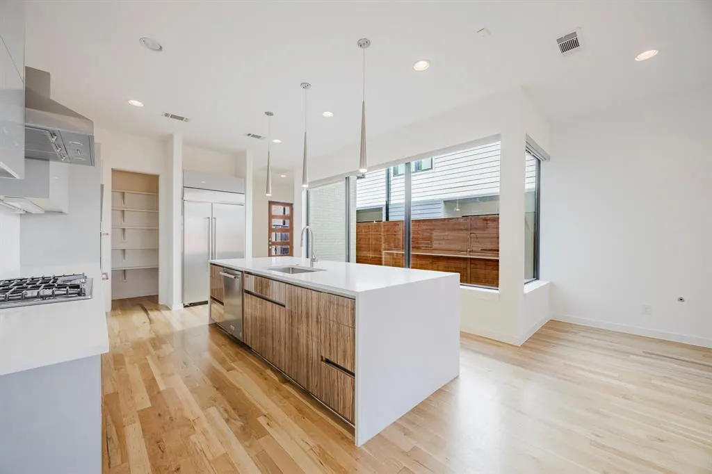 5433 Melrose Avenue