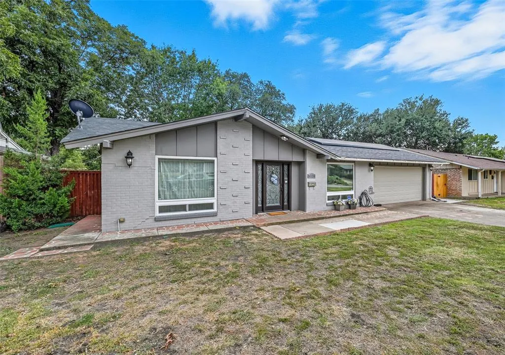 8120 Greenhollow Lane
