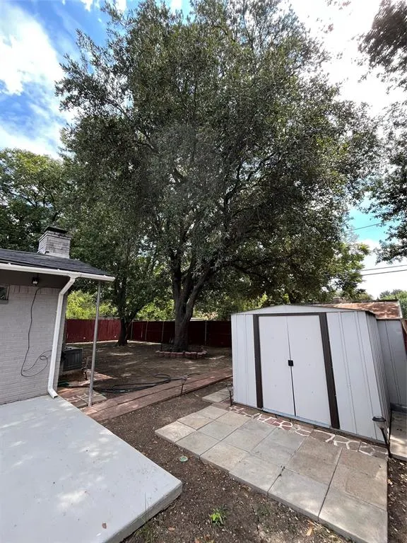 8120 Greenhollow Lane