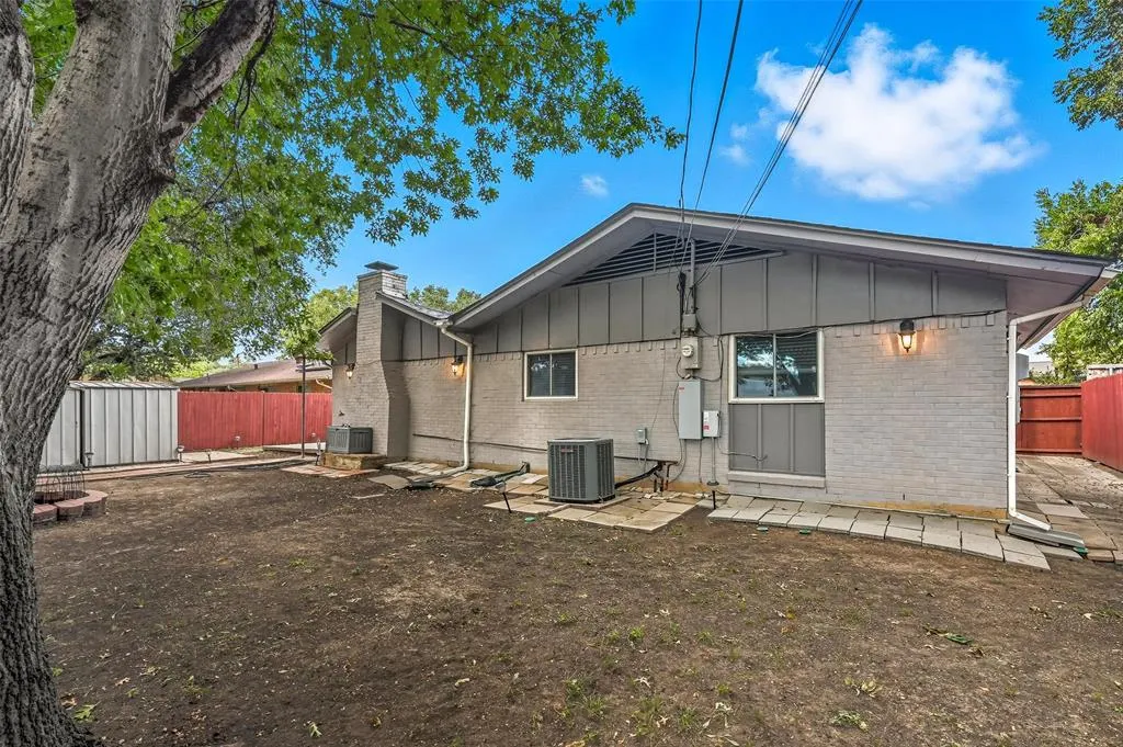 8120 Greenhollow Lane