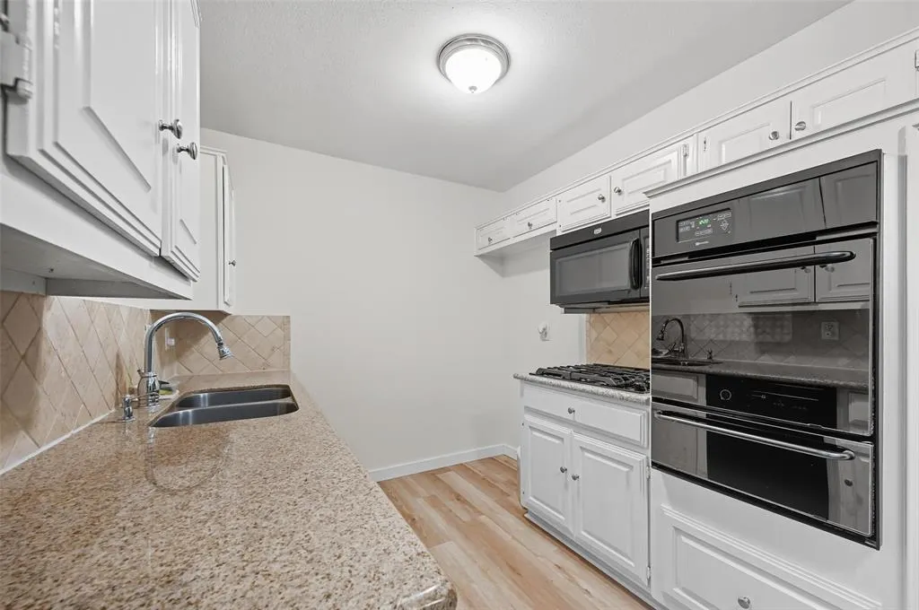 8120 Greenhollow Lane