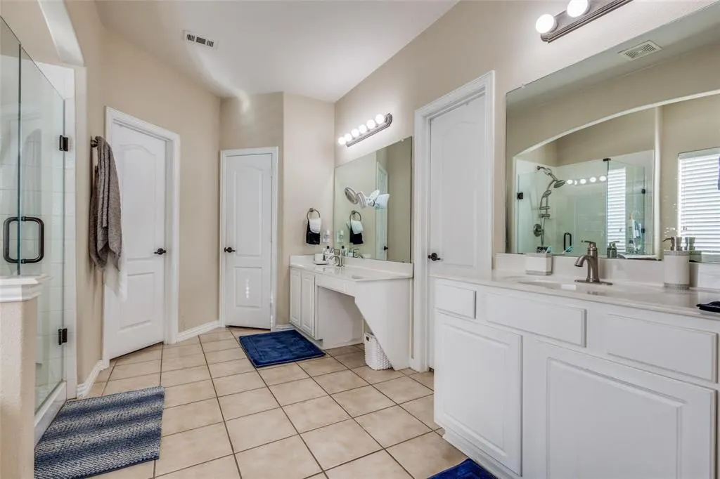 8901 Brook Hollow Drive