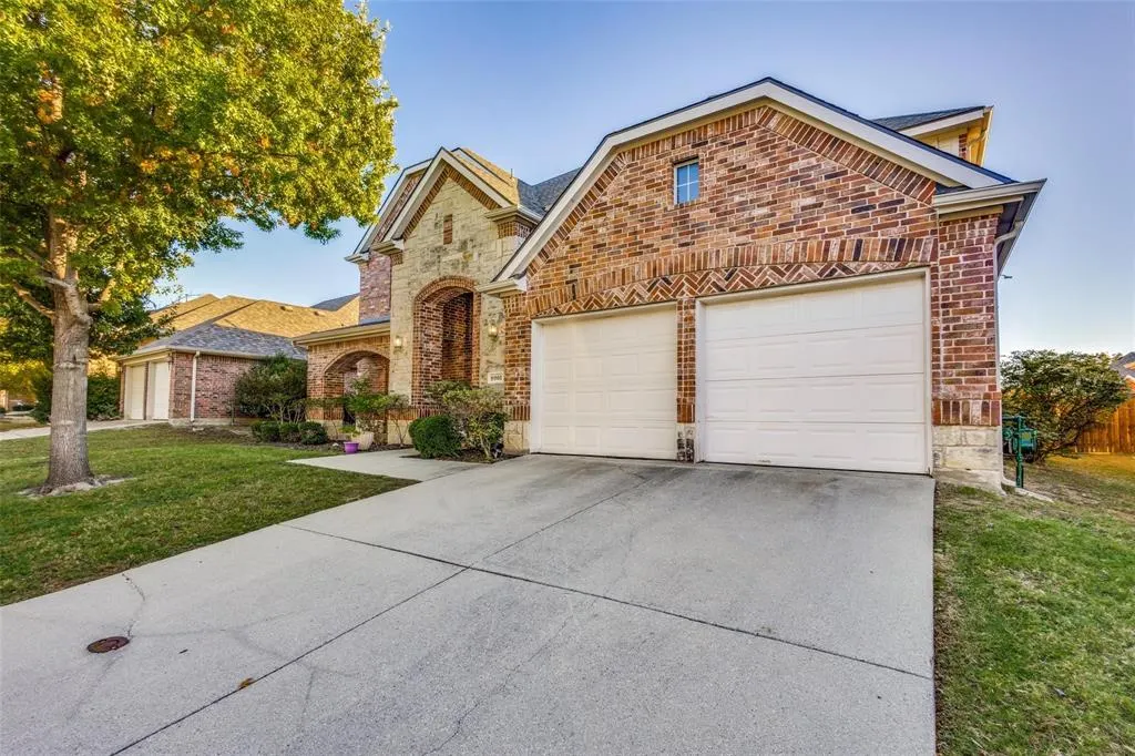 8901 Brook Hollow Drive