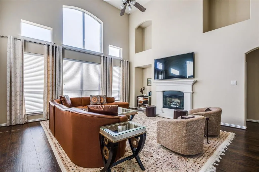 8901 Brook Hollow Drive