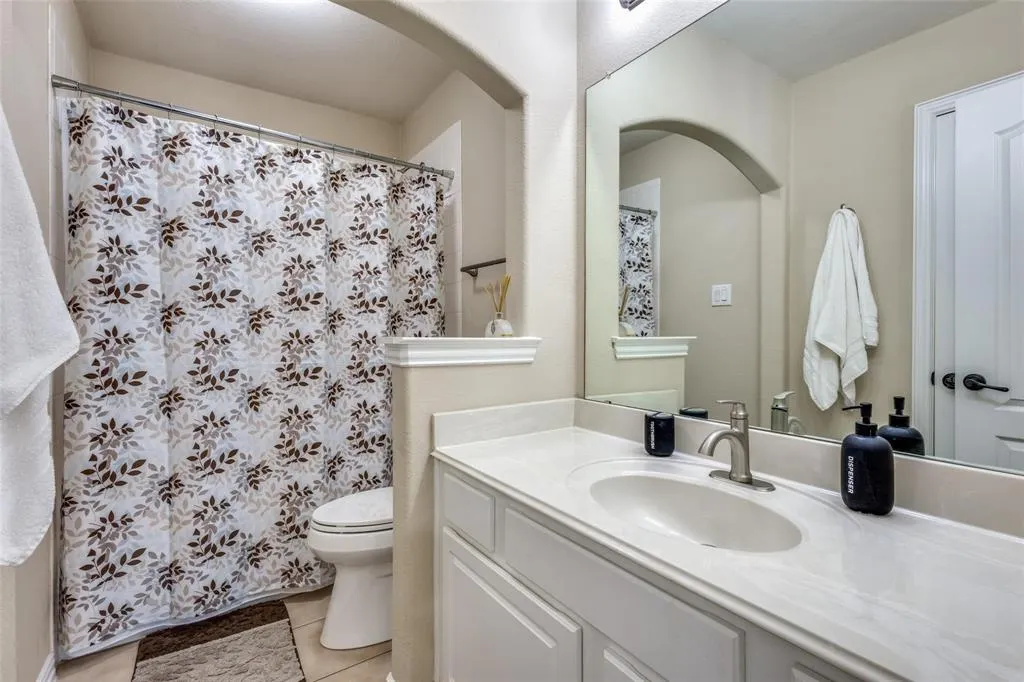 8901 Brook Hollow Drive