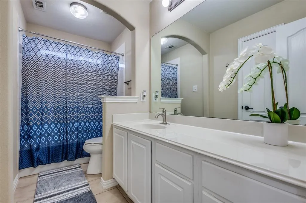 8901 Brook Hollow Drive