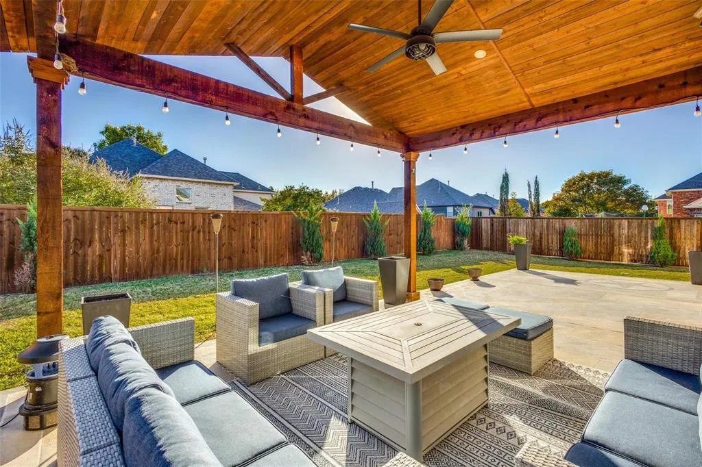 8901 Brook Hollow Drive