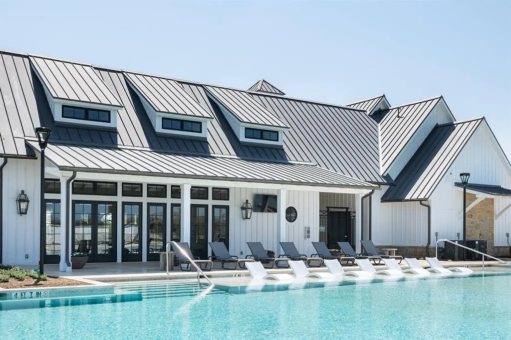820 Bridle Path