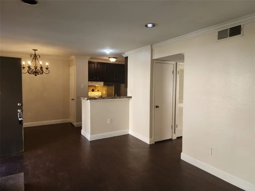 1603 N Garrett Avenue, #204