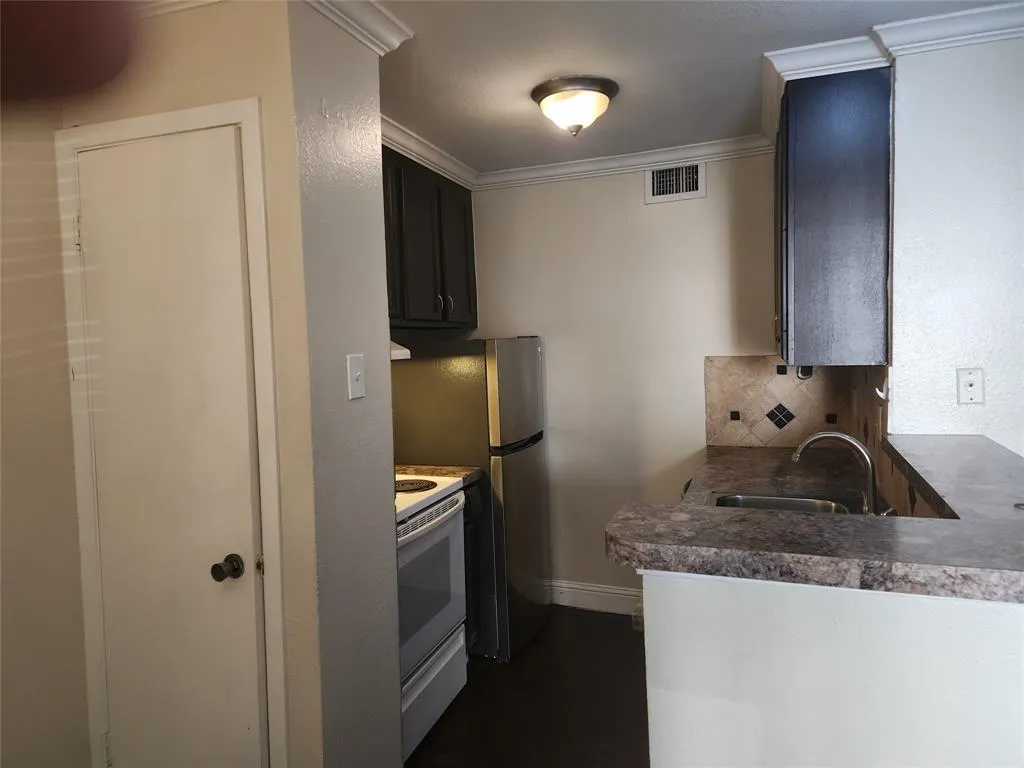 1603 N Garrett Avenue, #204