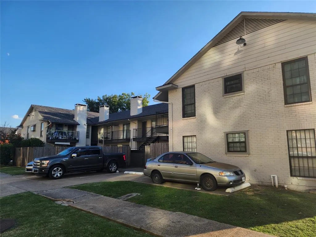 1603 N Garrett Avenue, #204
