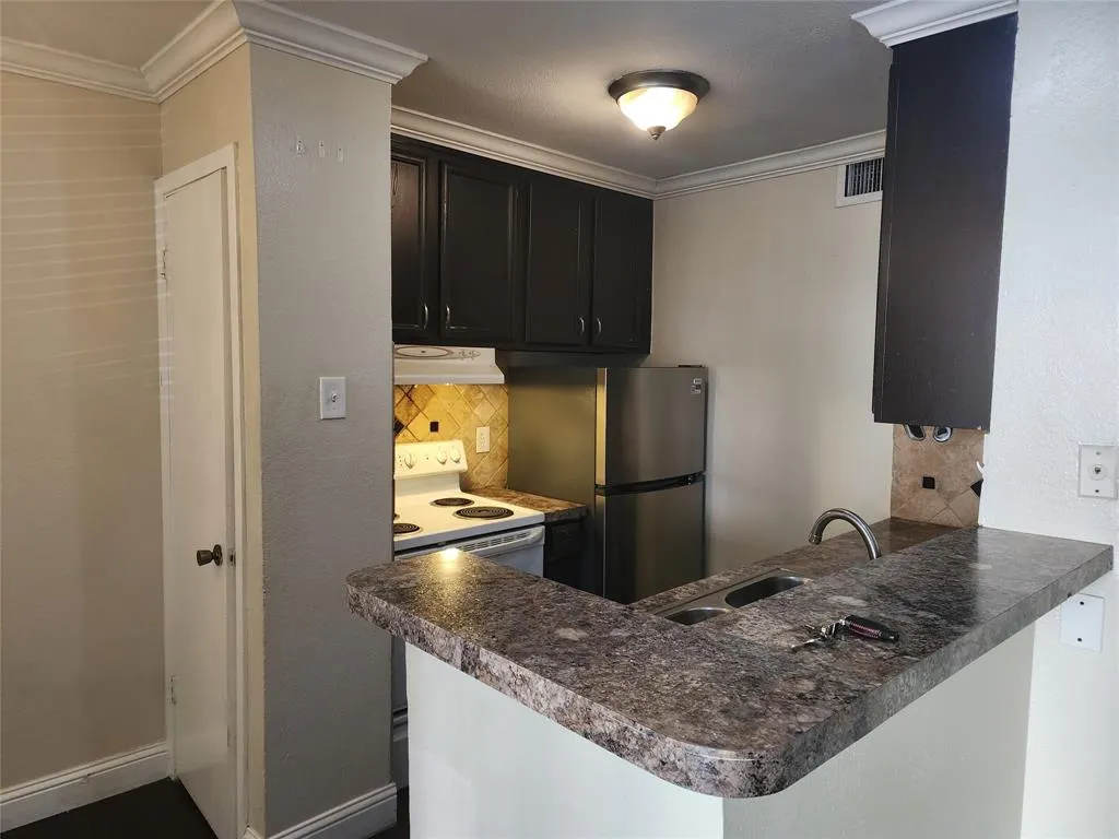 1603 N Garrett Avenue, #204