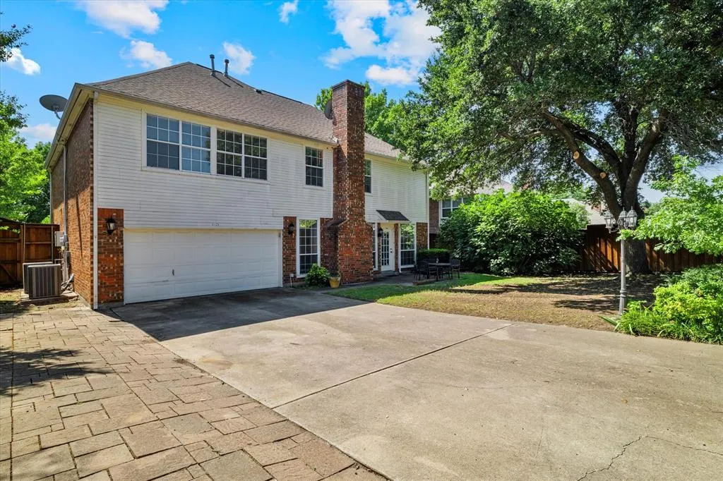 1121 Lakestream Drive