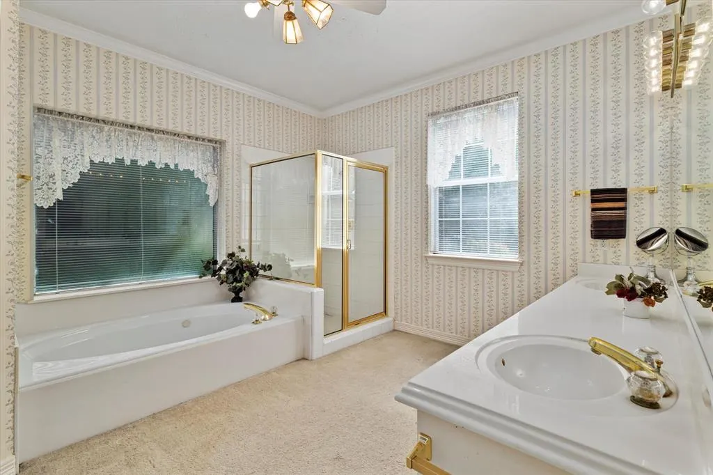 1121 Lakestream Drive