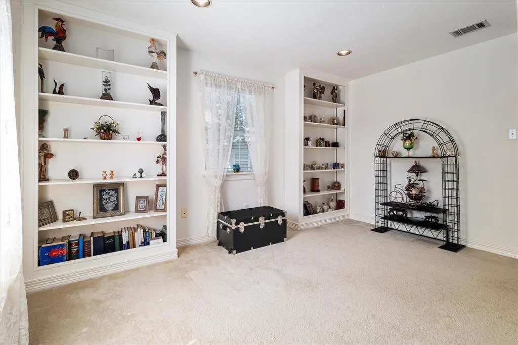 1121 Lakestream Drive