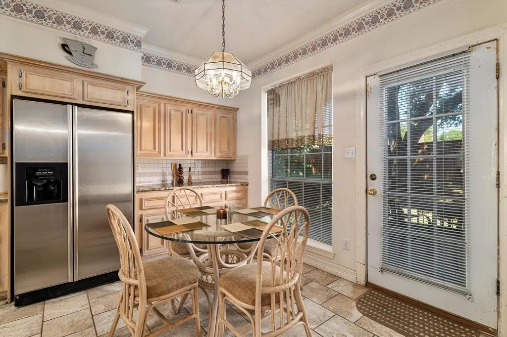 1121 Lakestream Drive