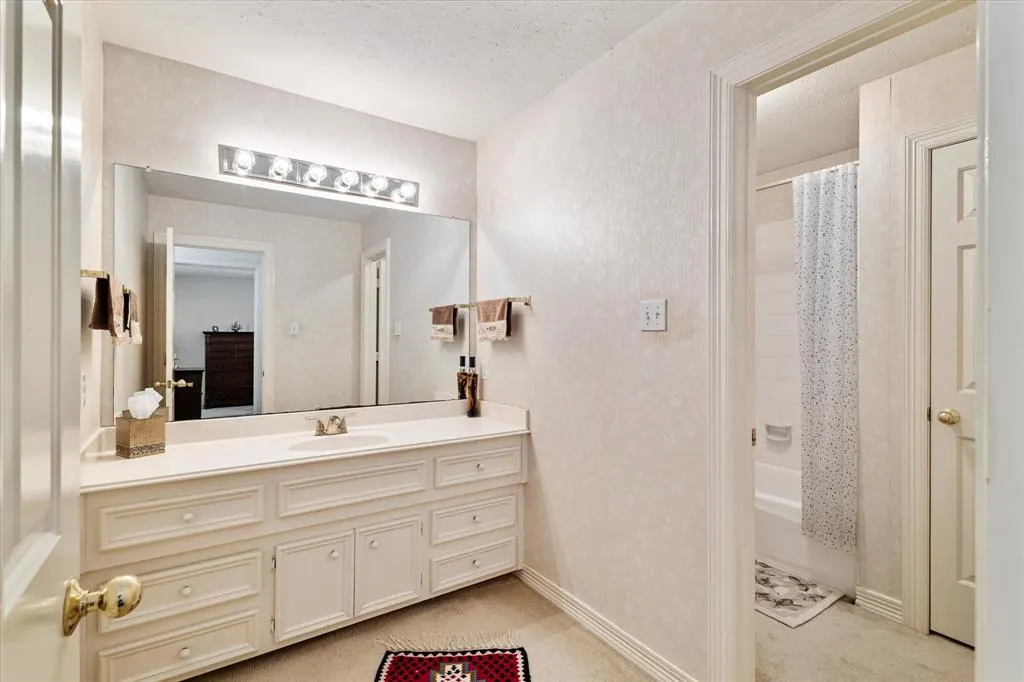 1121 Lakestream Drive