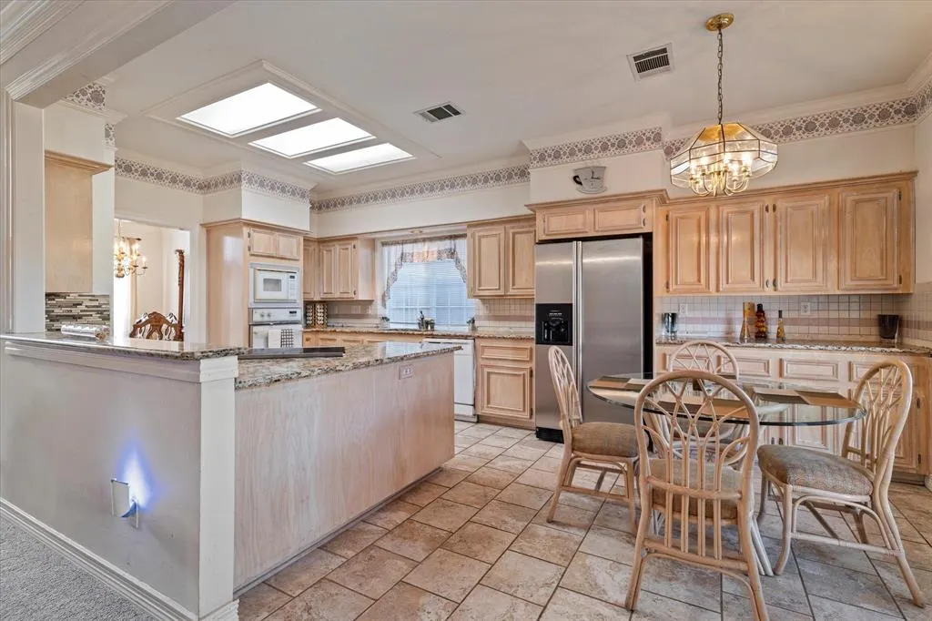 1121 Lakestream Drive