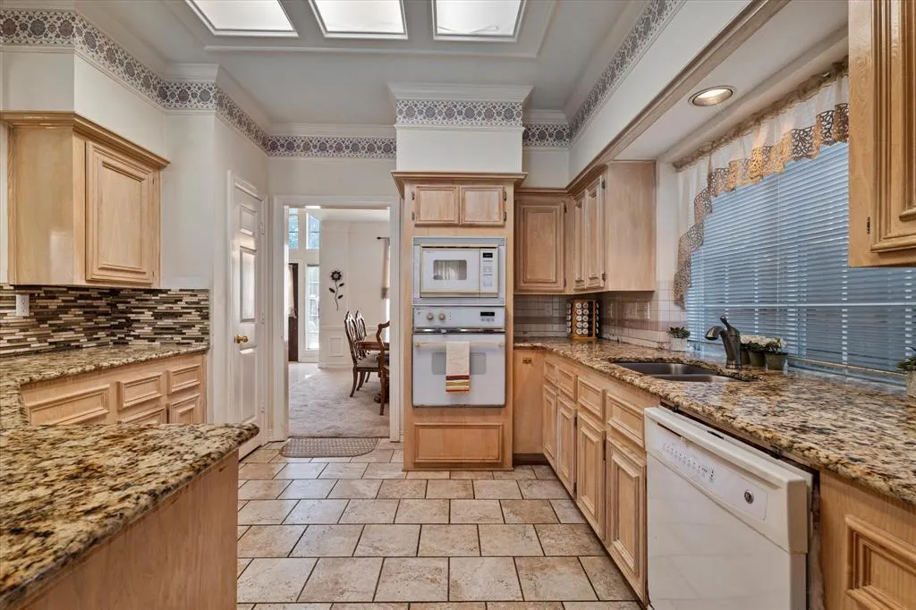 1121 Lakestream Drive